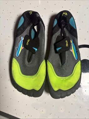 Newtz Gray and Neon Green Kids Water Shoes with Blue Accents and Shark Graphic 6